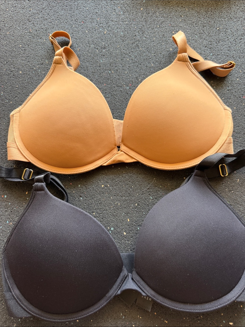 Everyday Seamless T-Shirt Bra in Tan and Black